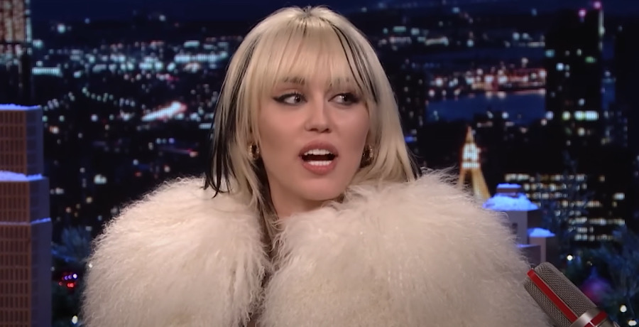 Miley Cyrus Steering Clear Of Trace & Billy Ray’s Family Battle