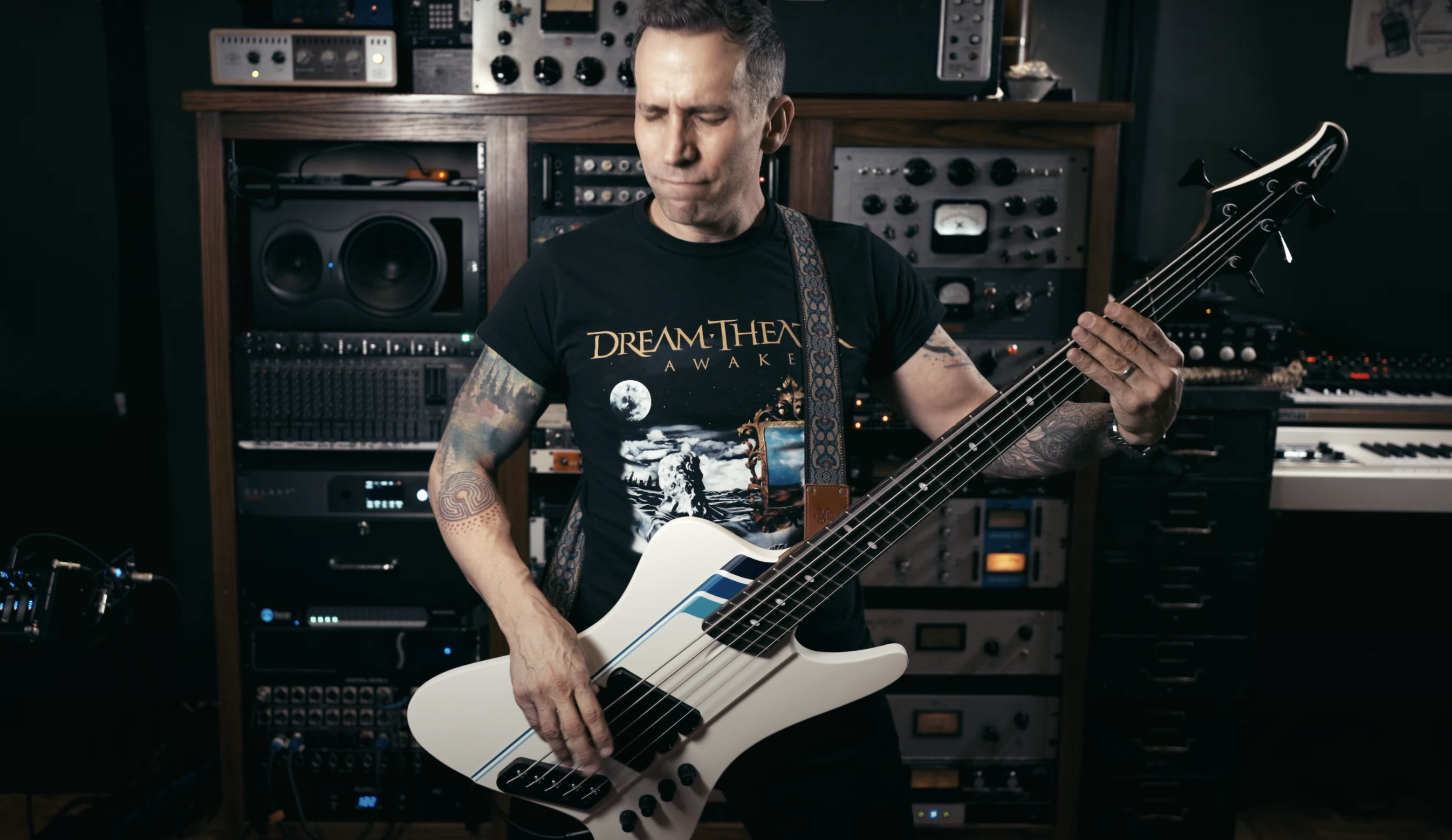 TAYLOR SWIFT’s Bassist Is A Big Metal Fan, Can Shred DREAM THEATER On Bass