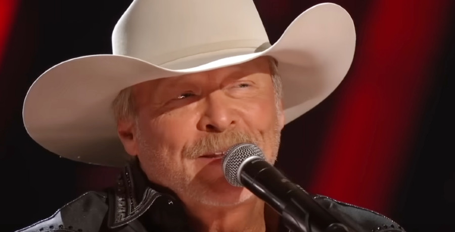 Alan Jackson Shocks Crowd With Unexpected Announcement