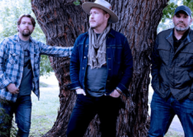Discover Stray Vines: The Chicago Rock Band That’s Winning Hearts with ‘Empty Bottles’