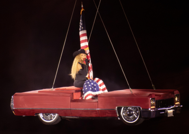Beyoncé Laughs Off Scary Stage Mishap After Houston Near-Miss