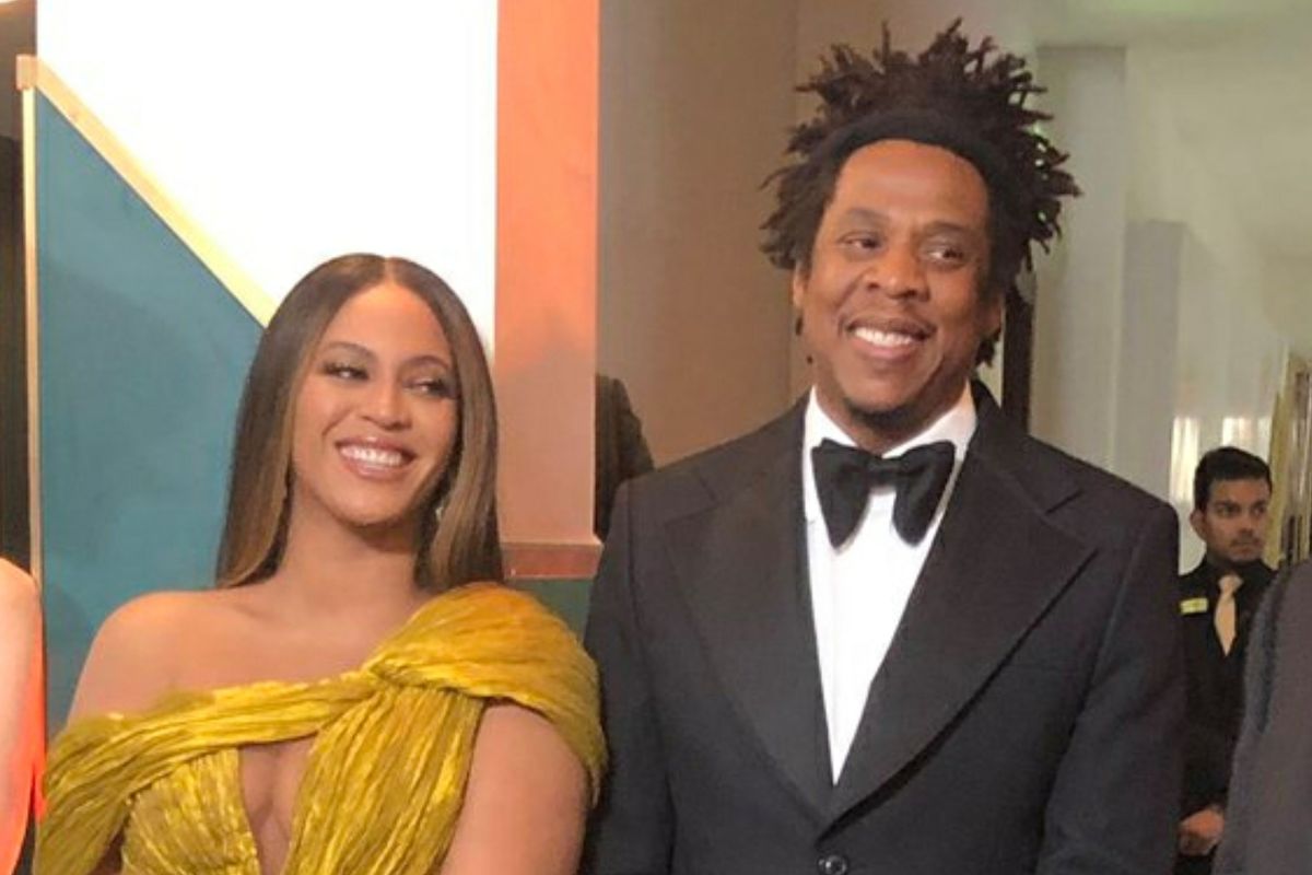 Beyoncé & Jay-Z Make Secret Helicopter Trip To View UK Mansion