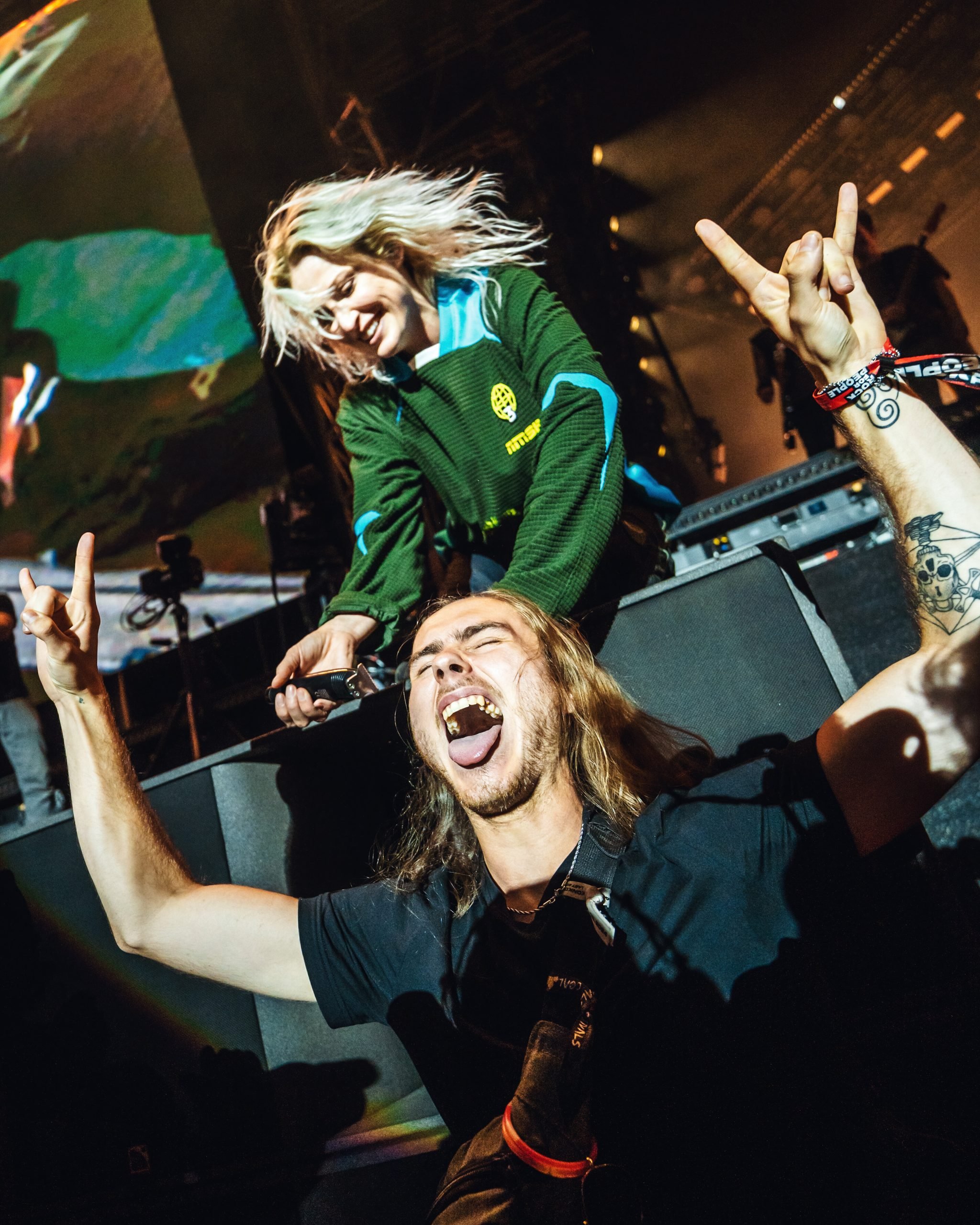 EMILY ARMSTRONG of LINKIN PARK Shaves Fan’s Head at Rock For People 2025