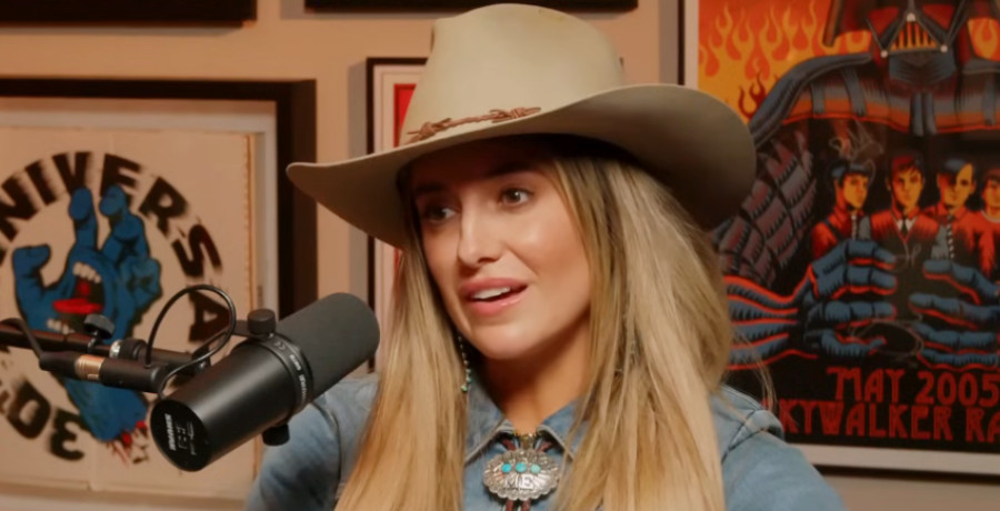 Lainey Wilson Praised For Sweet Gesture Toward Young Fans