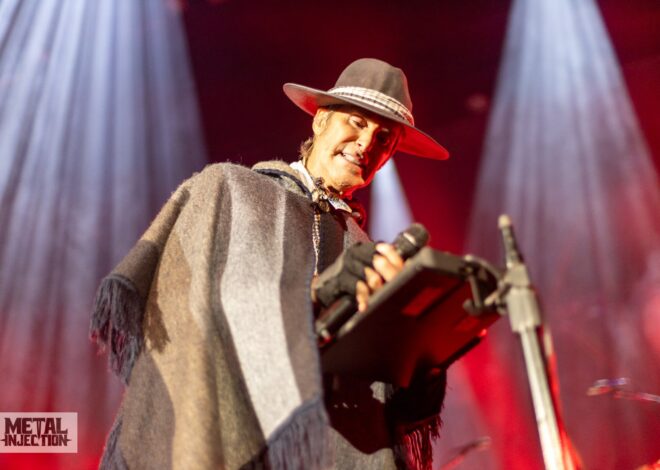 JANE’S ADDICTION Vocalist PERRY FARRELL Sues His Former Bandmates Hours After They Sued Him