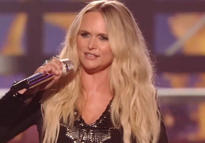 Miranda Lambert Gifts Lucky Fan With Priceless Concert Souvenir