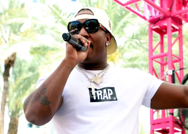 Yung Joc Walks Away From Kendra Robinson After Feeling Betrayed