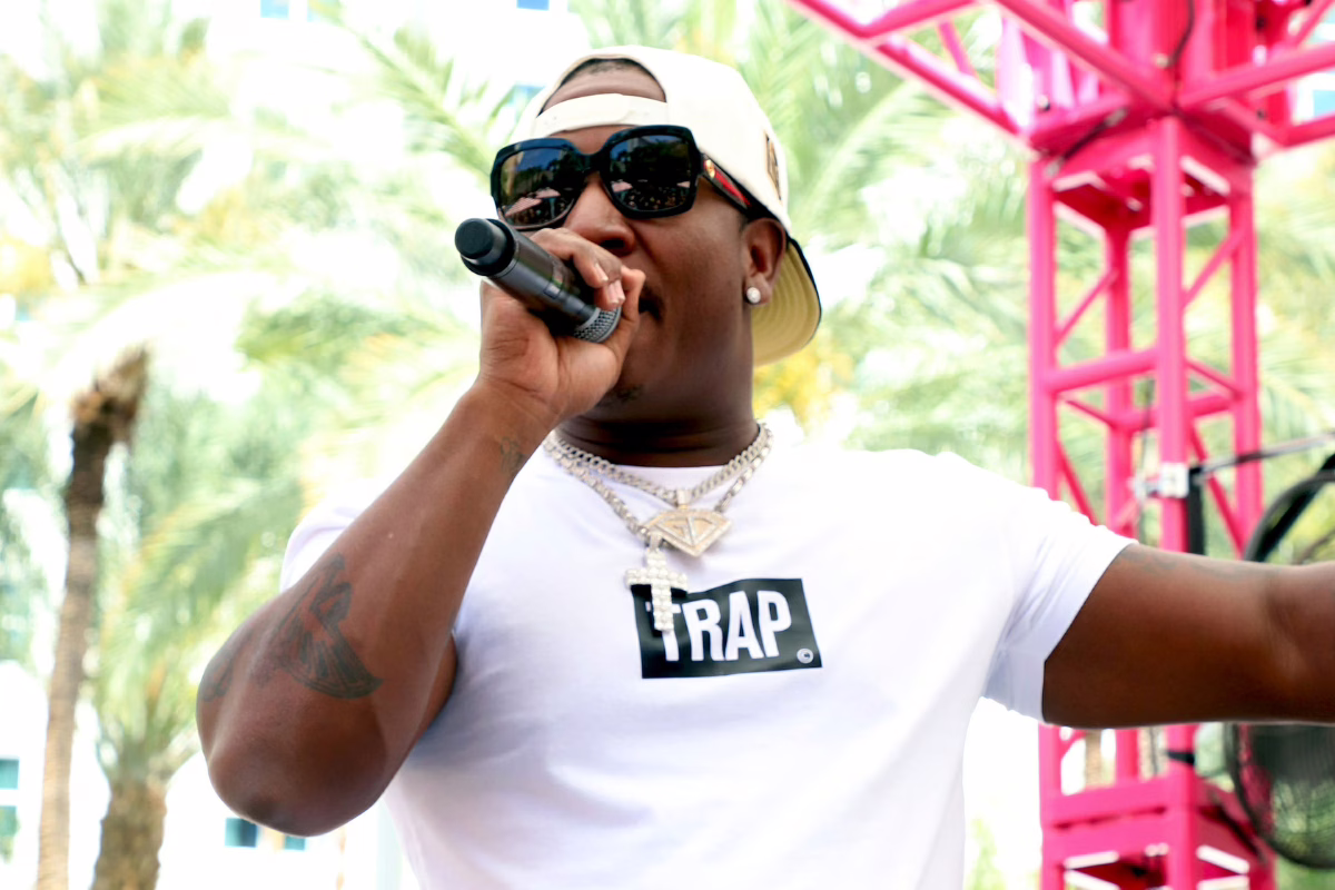 Yung Joc Walks Away From Kendra Robinson After Feeling Betrayed