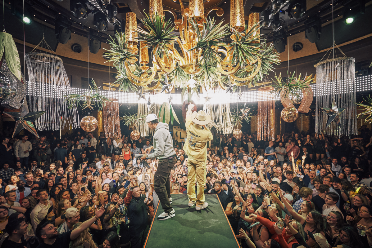 How Country Star Dustin Lynch Is Making Vegas Nightlife Dance to a Different Beat
