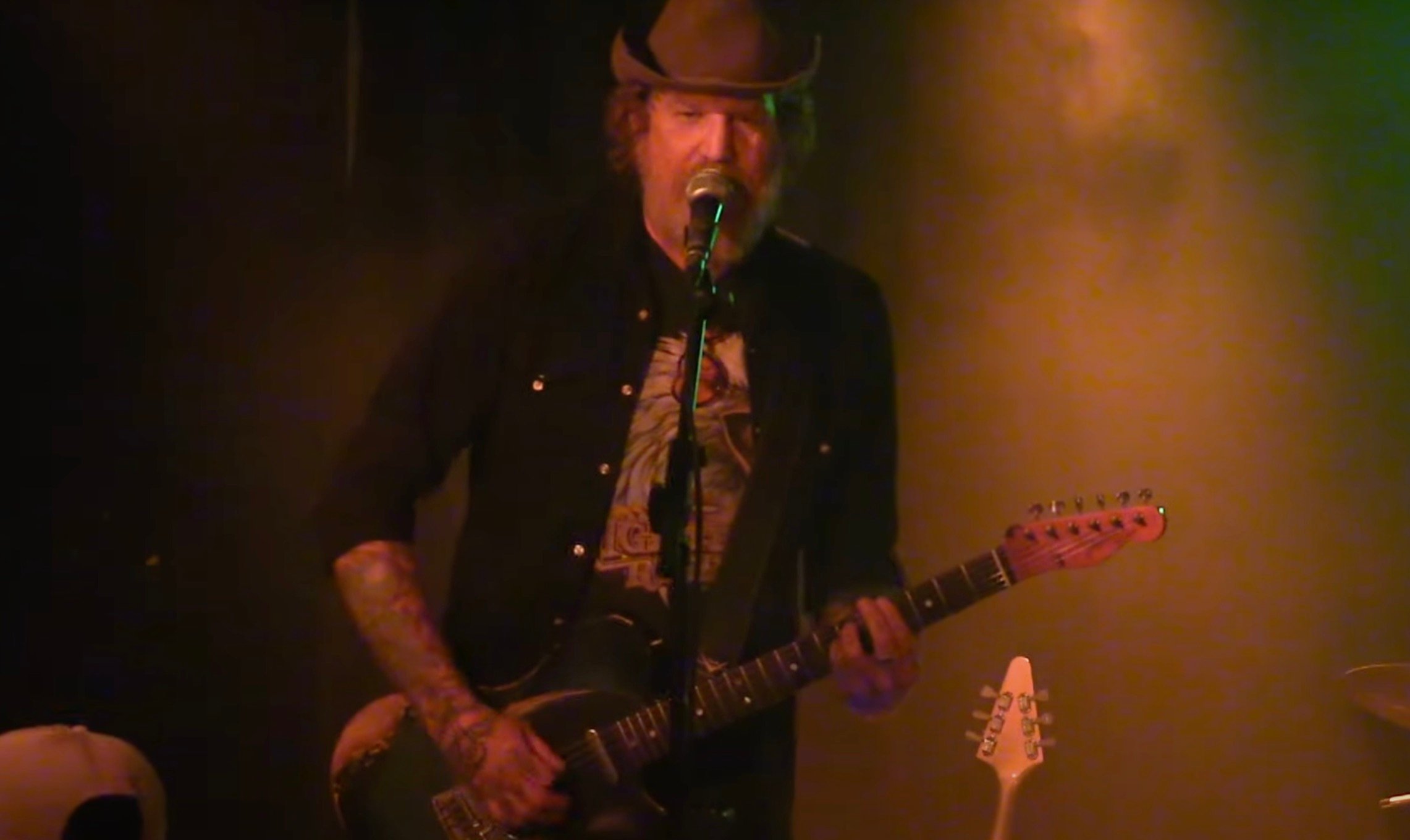 BRENT HINDS Supposedly Takes An Even More Personal Shot At Former MASTODON Bandmates: “Only I Know Who They Really Are”