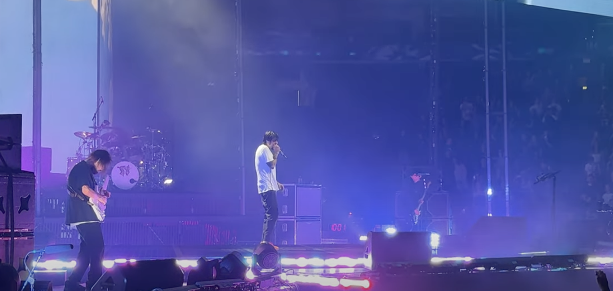 DEFTONES Pays Tribute to BRENT HINDS During First Show On Brand New Tour