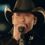 Tim McGraw Honors His Father In 1st Performance In Months