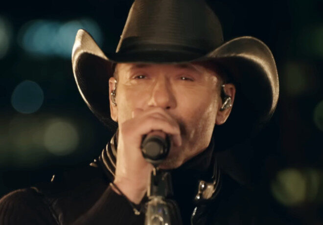 Tim McGraw Honors His Father In 1st Performance In Months