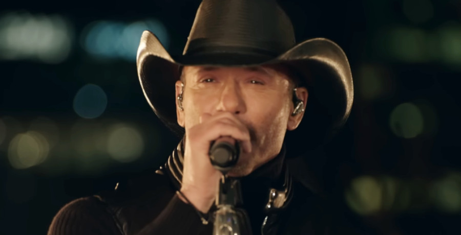 Tim McGraw Honors His Father In 1st Performance In Months