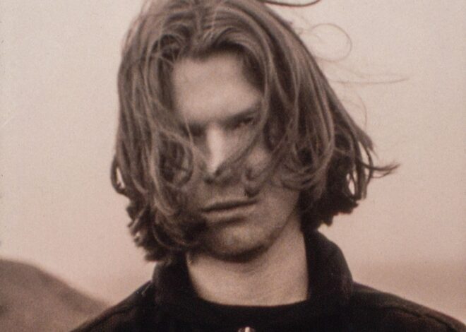 Aphex Twin to Re-Release Sole Polygon Window Album, “Surfing on Sine Waves”