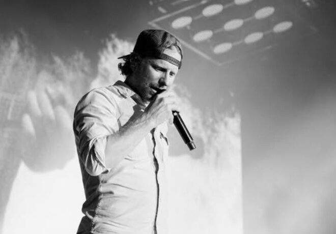 Dierks Bentley Shares He Sleeps In Separate Bed From Wife