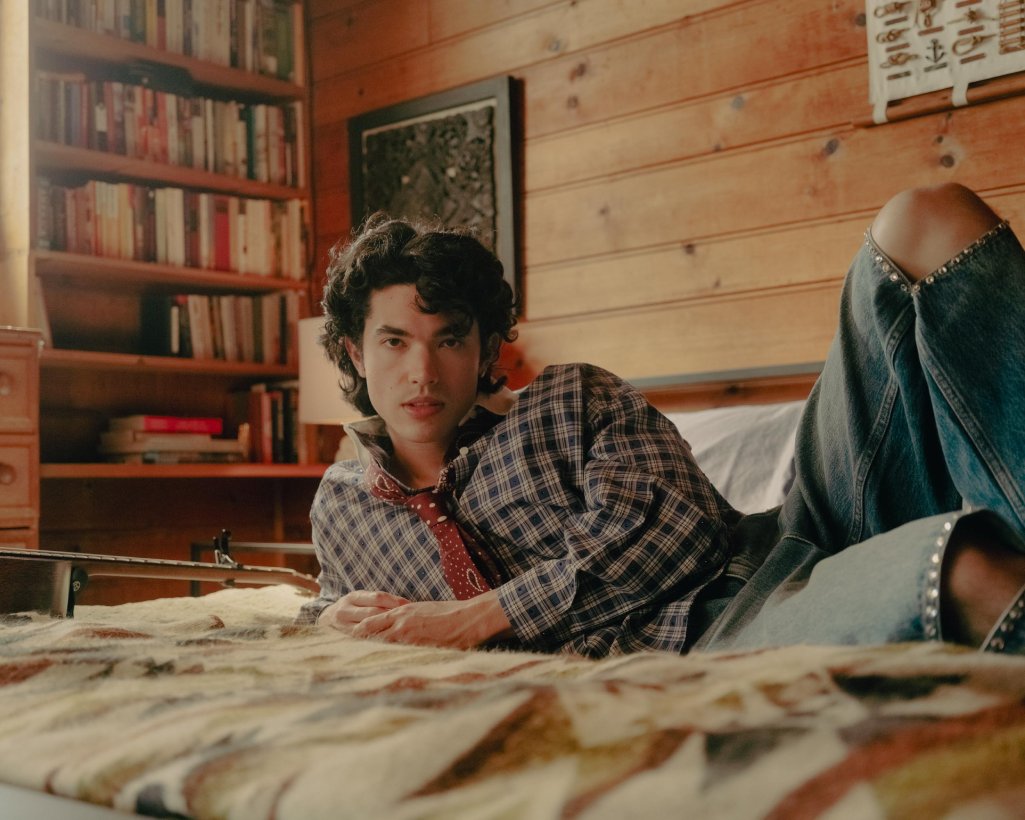 Watch – “Vevo Artist Portrait” performance of “Actor” by Conan Gray