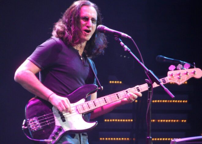 GEDDY LEE On RUSH In 2026: “ALEX And I Took A Long Time Trying To Figure Out If We Could Actually Do This Ever Again”