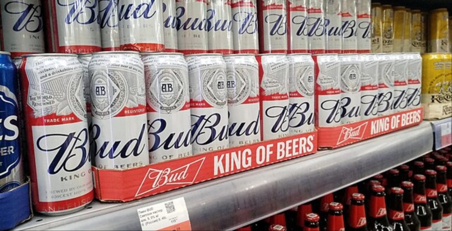 Country Music Star Sued For Injuring Fan With Beer Can