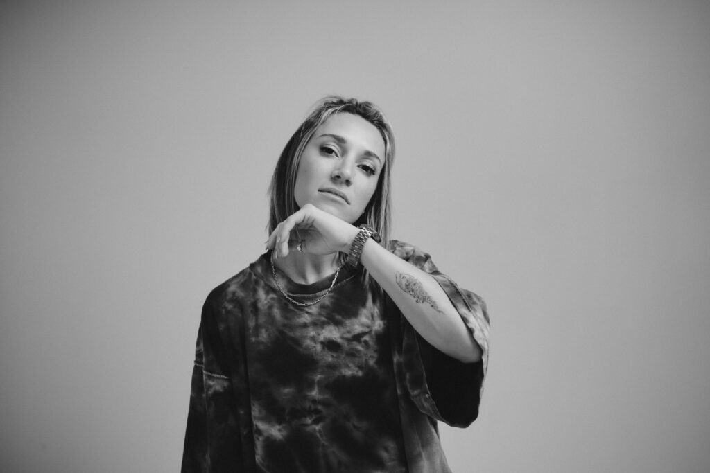 SIPPY Turns Pain Into Power on Stunning Debut Album, “Scars In Stereo”