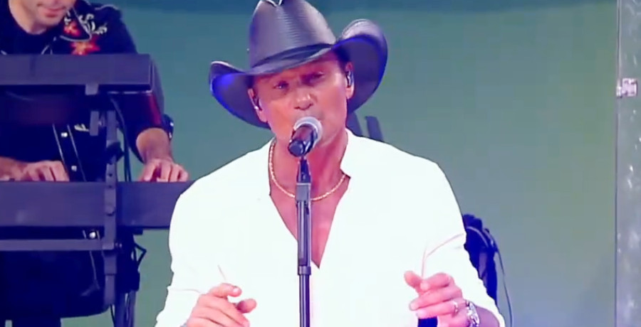 Tim McGraw Stops Concert For Couple’s Special Moment