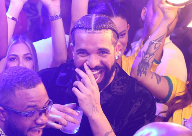 Drake Takes Pic With Glam Beanie & Pouty Selfie Becomes Instant Meme