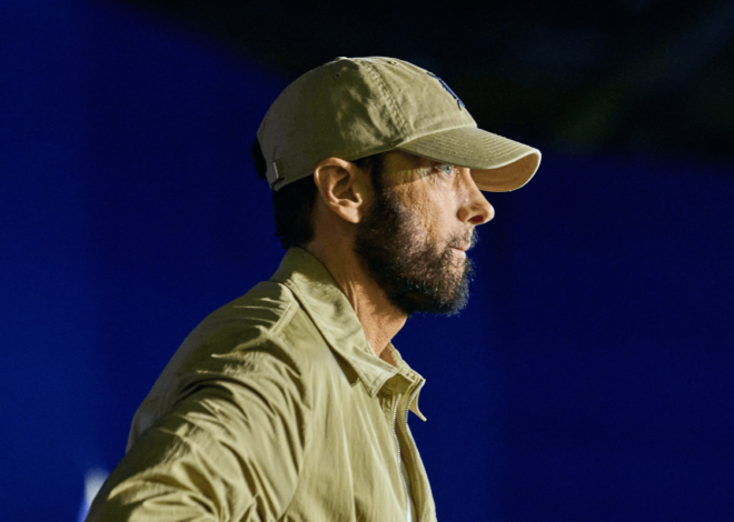 Eminem Shocks Thanksgiving Viewers With NFL Thanksgiving Halftime Show