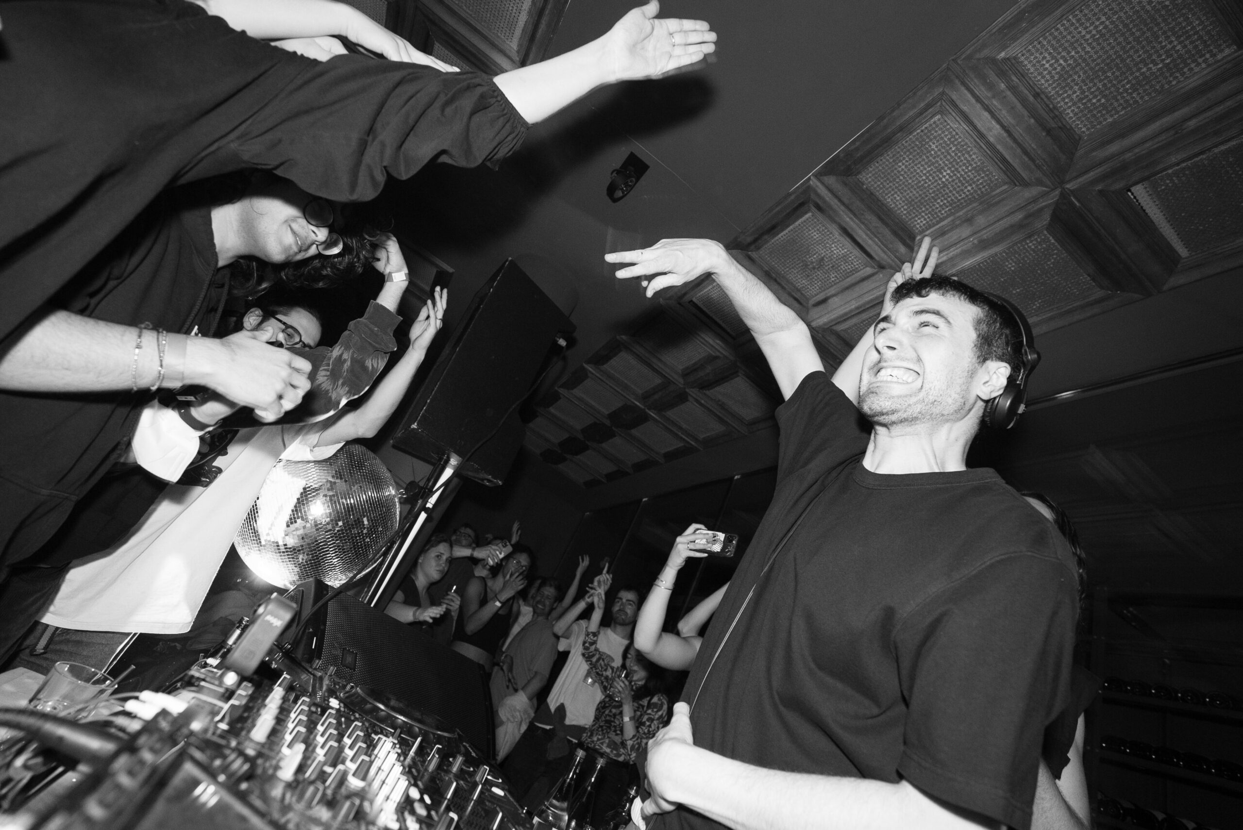 Fred again.. and BIA Link for Bass-Fueled EP, “ICEY..FEISTY”