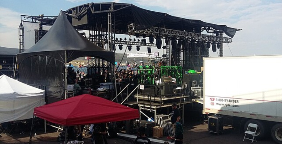 Shirtless Country Star Falls Face-First Off Stage While Performing