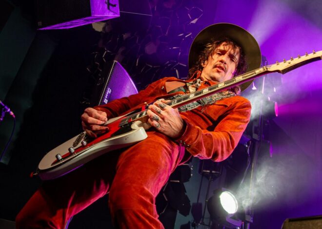 The Darkness Bring Rock ‘n’ Roll Spectacle to Austin: Photos
