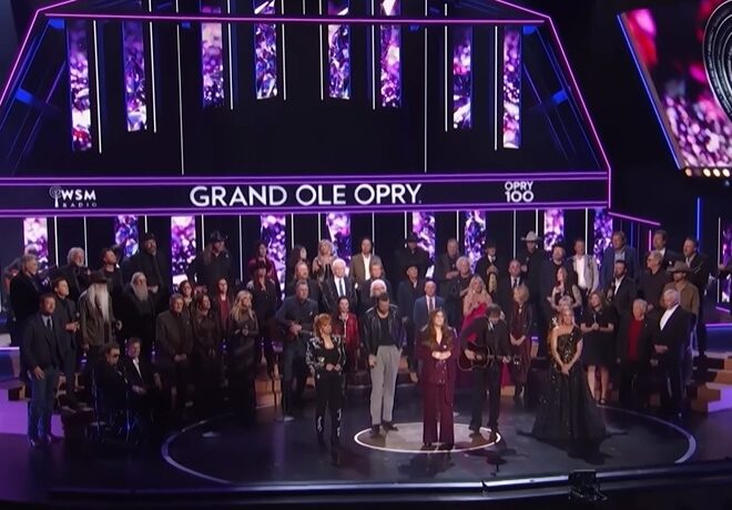 Country Star Hospitalized, Trouble Breathing, Begs For Prayers