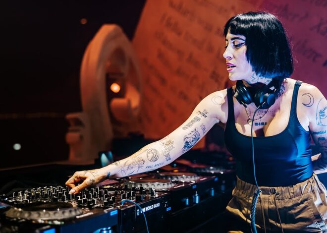 Indira Paganotto Breaks Leg Jumping Off Stage in Barcelona