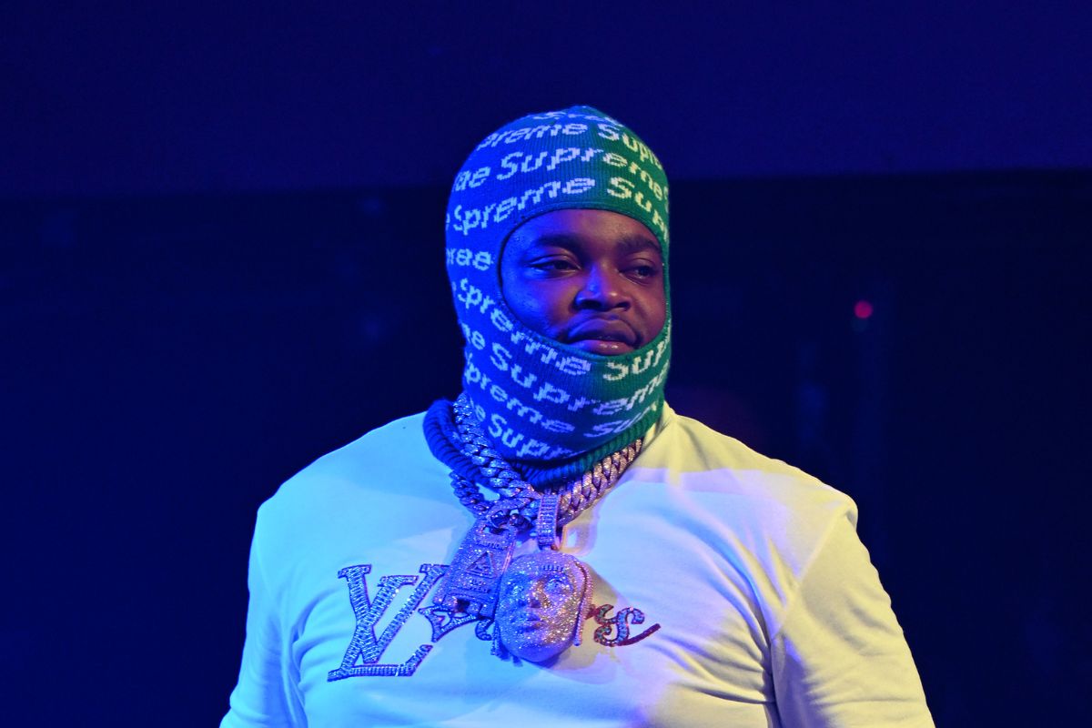 BossMan Dlow Freaks Out Over Leaked Photo Showing Him Covered Only By Luggage