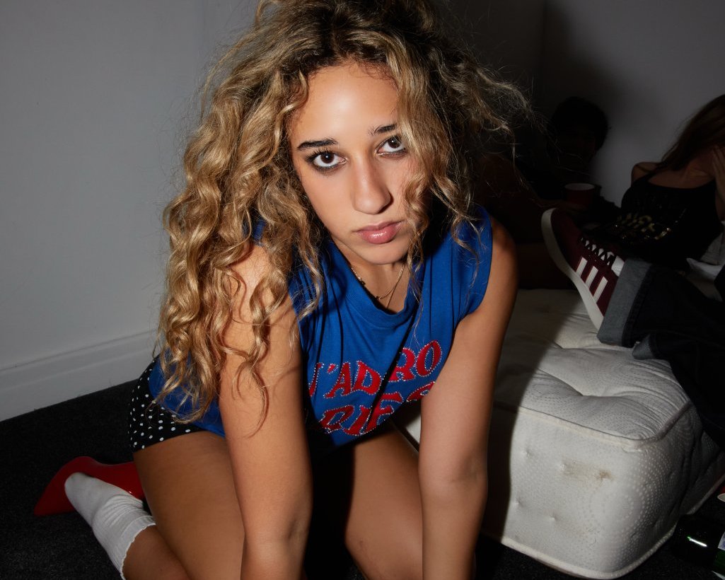 Listen to “Tumblr Girl” by LEONI 808