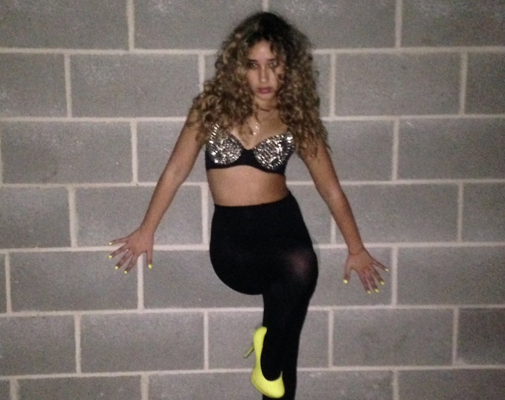 Watch “Move My Body” by Leoni 808